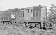 New Haven EMD GP9 1221 at South Braintree, MA 5 x 7 Photo