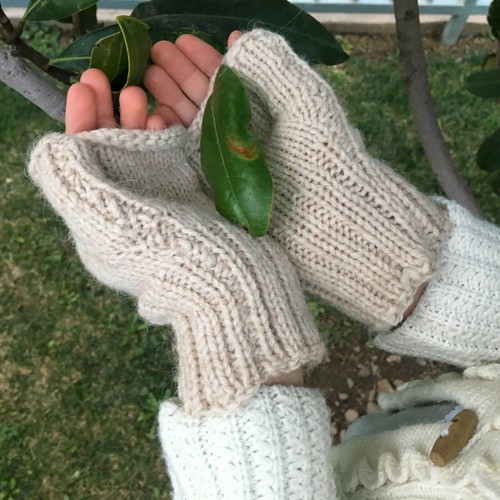 Alpaca Gloves - Girls' Beige Fingerless Armwarmers, Fair Trade, Made in Chile - Picture 3 of 12