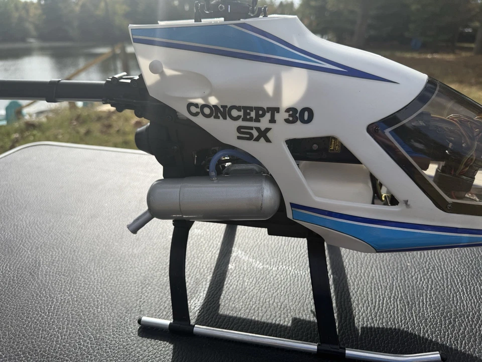 Kyosho Concept 30 SX. Kit recém-construído da NOS. - Imagem 3 de 4