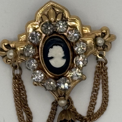 Coro Cameo Brooch Pin Gold Tone Faux Pearl Victorian Revival Rhinestone Vintage