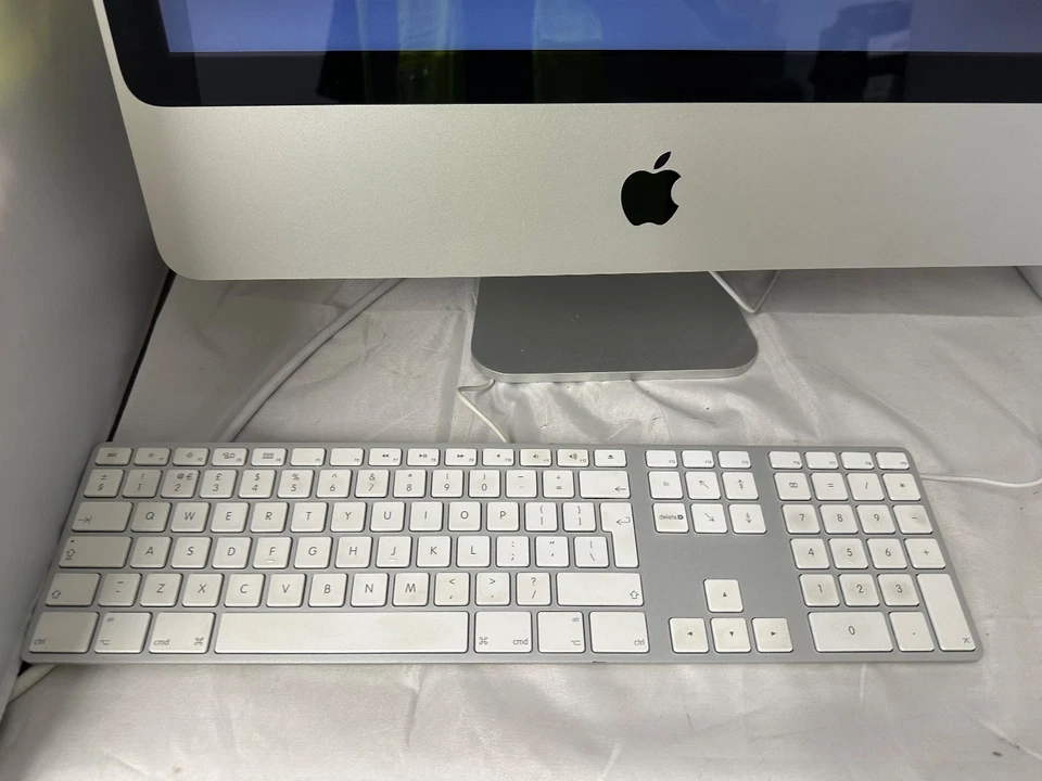 Apple iMac Core 2 Duo 2.66 20" (Early 2008) A1224 - Image 3 of 4