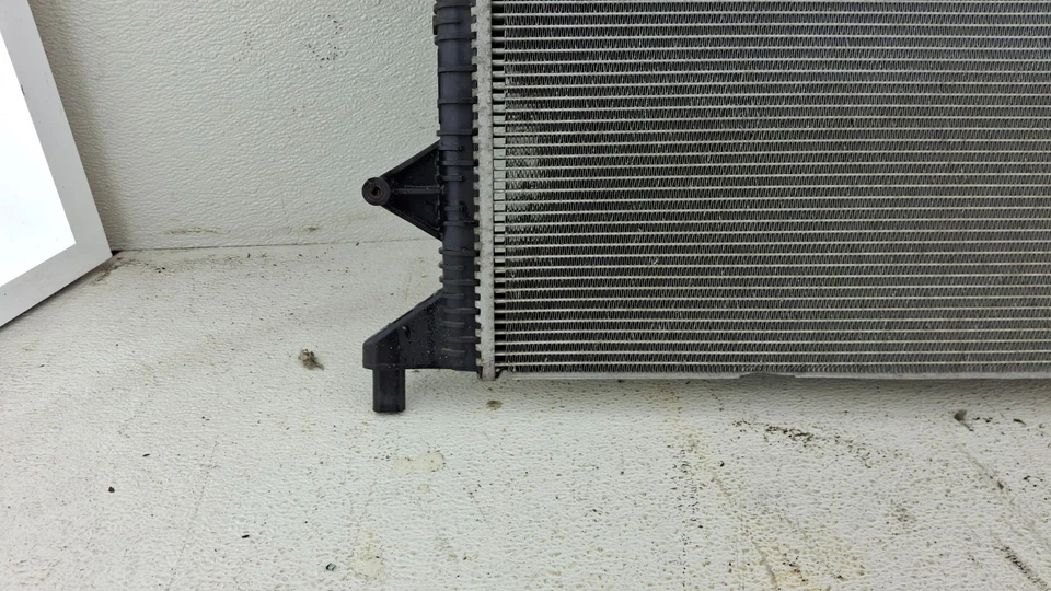 Оригинальный радиатор 2012–2015 VOLKSWAGEN PASSAT TDI 5K0121251S - Изображение 3 из 4