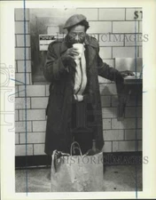 1989 Press Photo Man drinking from a cup at St. George Ferry Terminal