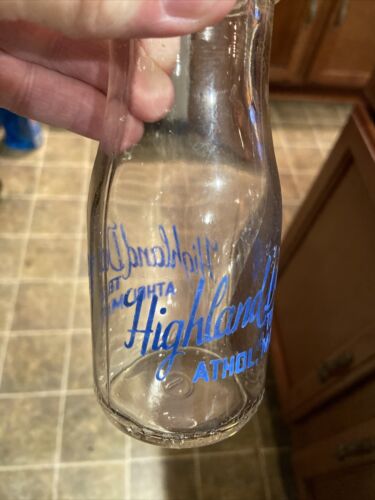 Rare Highland Dairy ACL Half Pint Milk Bottle Athol Massachusetts MA - Picture 2 of 9