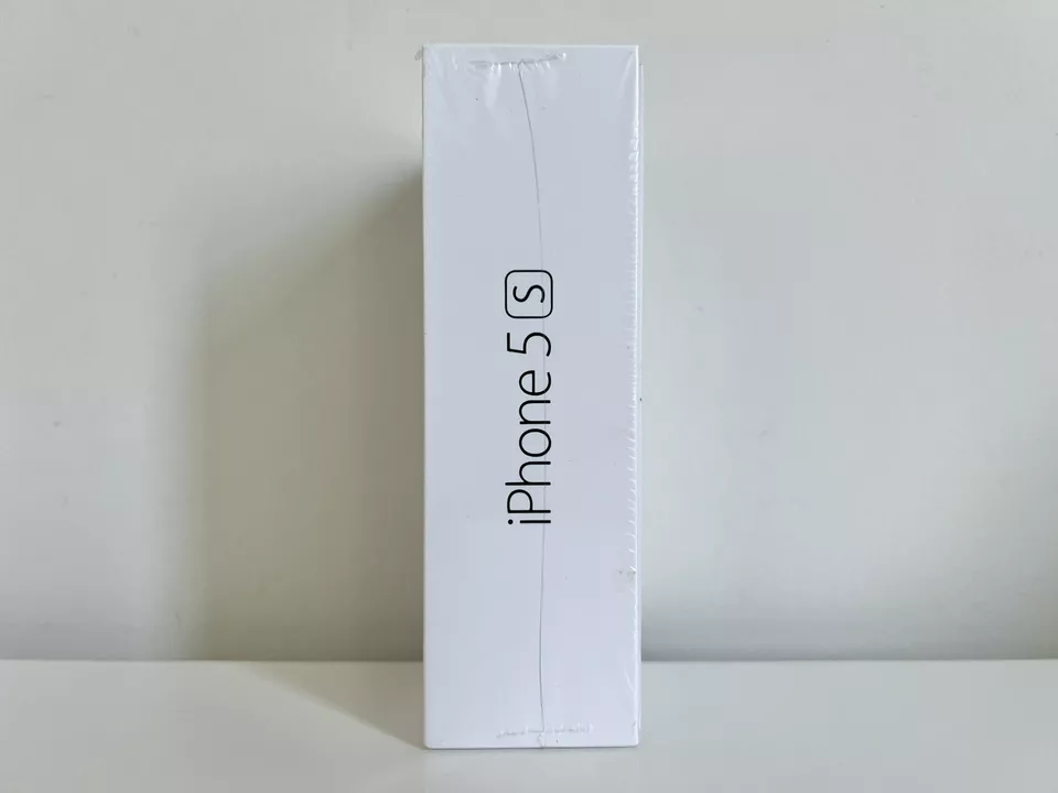 Apple iPhone 5s Space Grey 16GB Unlocked A1533 ME296C/A 2013 FACTORY SEALED - Image 3 of 4