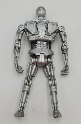 ターミネーター2 フィギュア Endoskeleton Amazon.com: Medicom Terminator 2: Endoskeleton T2 MAFEX