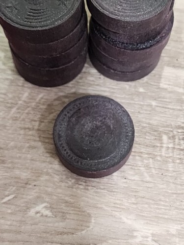 Caja de hojalata de cartón vintage HALSAM 24 damas COMET de madera en relieve negras rojas LEER* - Imagen 7 de 7