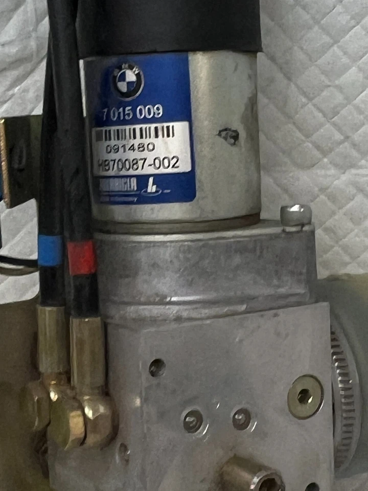 BMW 750i 2007 tapa maletero elevación hidráulica actuador bomba 7 015 009 OEM Foto 3 de 4