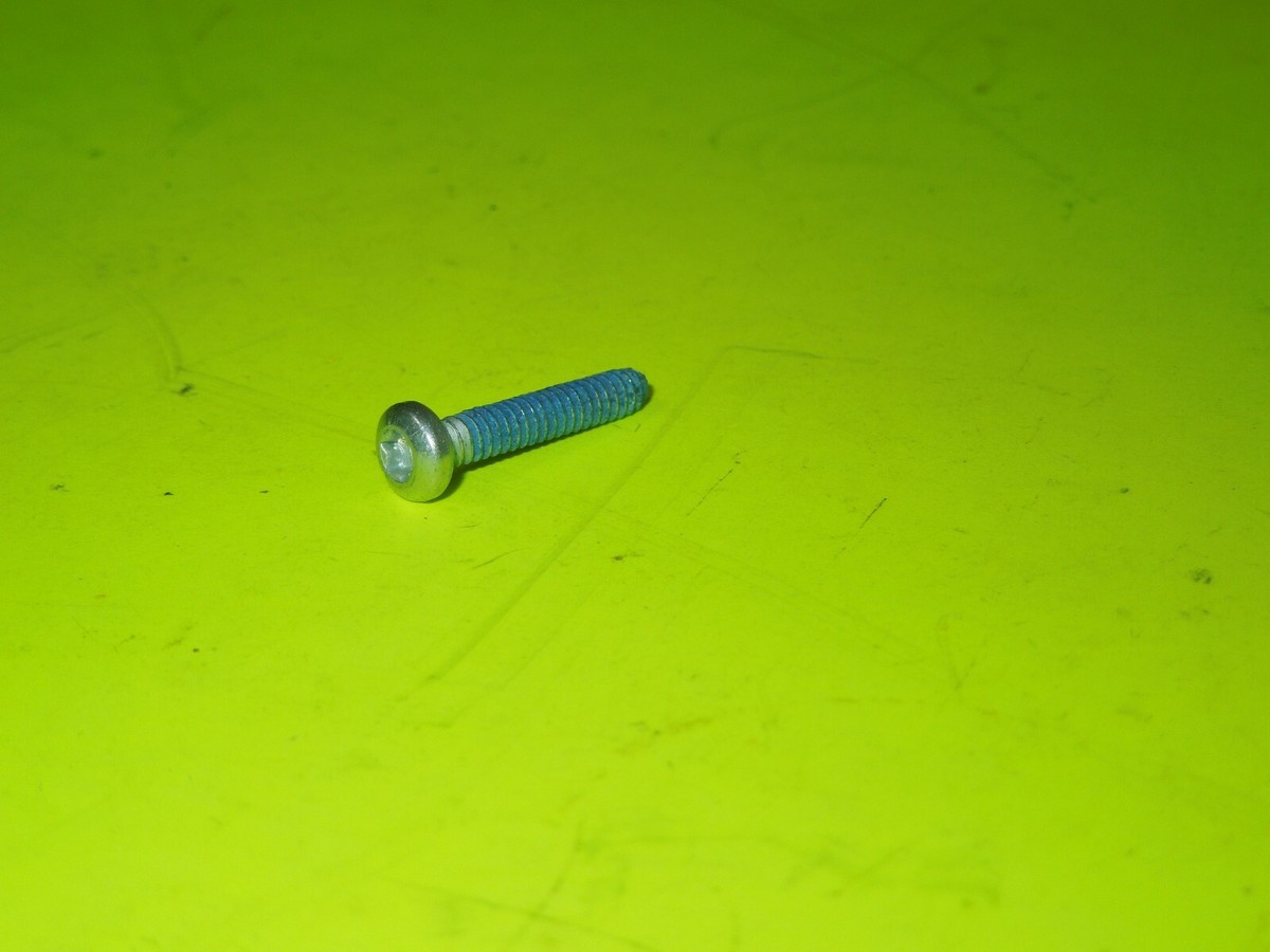 ✕✕✕ NOS OEM Harley Davidson No. 6-32 X 3/4 TORX pan hd thread-cutting