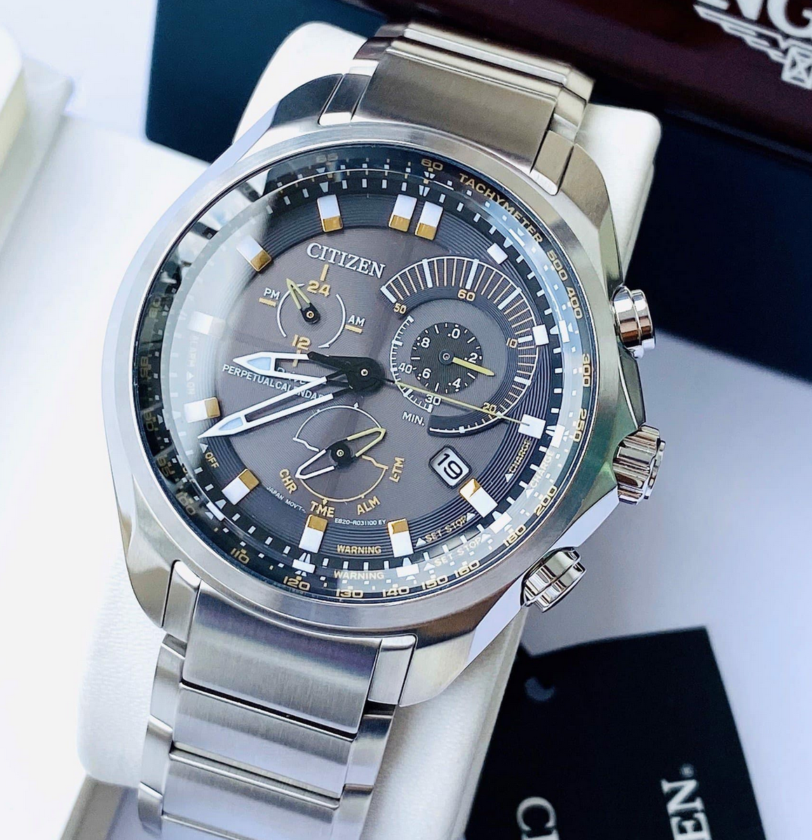 トトロ様売約　CITIZEN クォーツ腕時計 シルバー Citizen Chronograph Perpetual Calendar Sapphire Crystal Sports