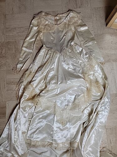 Wiktoriańska suknia ślubna biała jedwabna satyna vintage ręcznie robiona postarzana M Vtg  - Zdjęcie 1 z 11