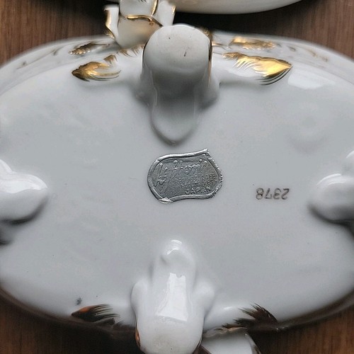 Vintage LEFTON White Porcelain Gold Trim Lidded Trinket Box And Two Dishes - Picture 9 of 13