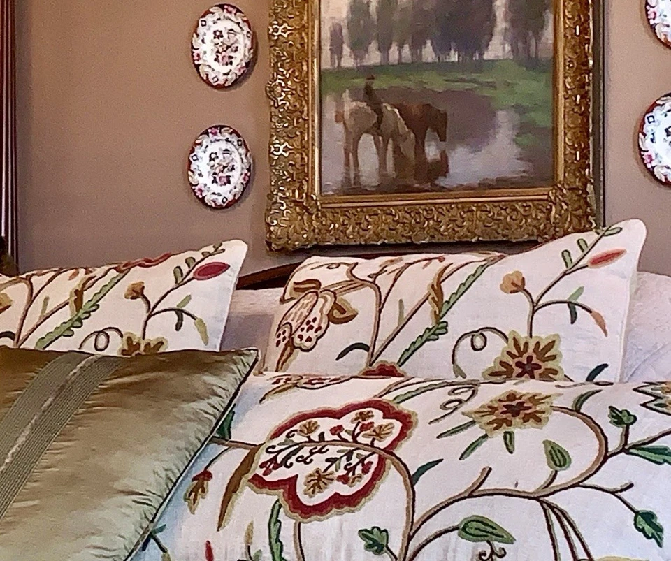 Williams Sonoma Home King Linen Crewel Duvet Cover Bed Set 2 Euro & 2 King Shams - Image 4 of 4