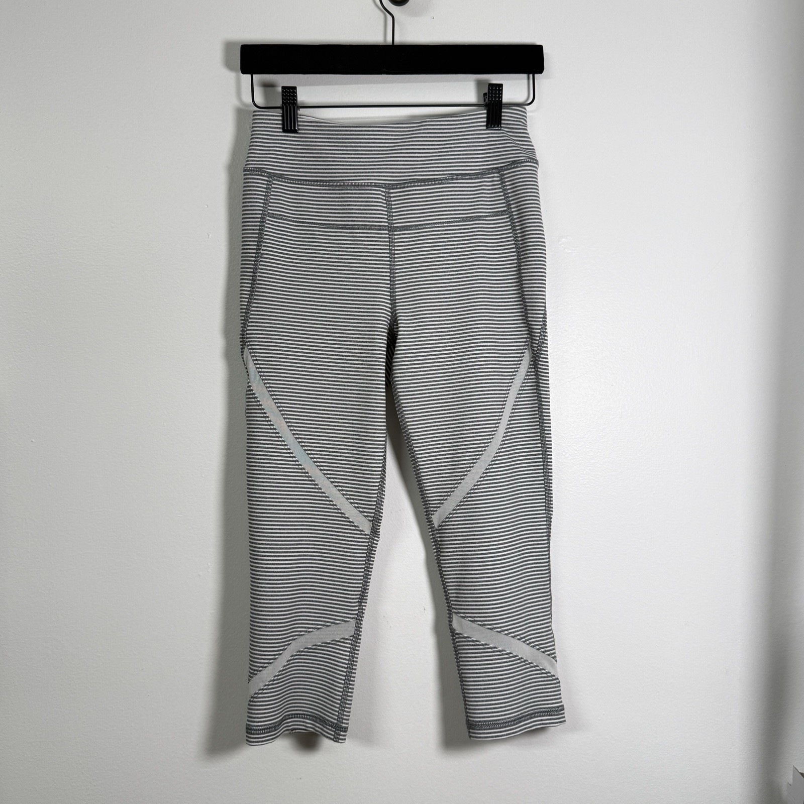 Calvin Klein Capri Leggings Womens Small Grey/White Stripe Performance Quick Dry