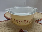 New ListingVintage PYREX 475-B / 2.5 Quarts Trailing Flowers Casserole Dish w/Lid 475-C39