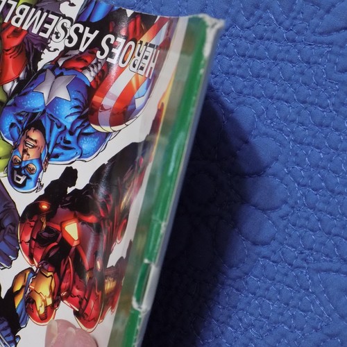 Comic Book MARVEL AVENGERS HEROES ASSEMBLE 2006 - Picture 12 of 12