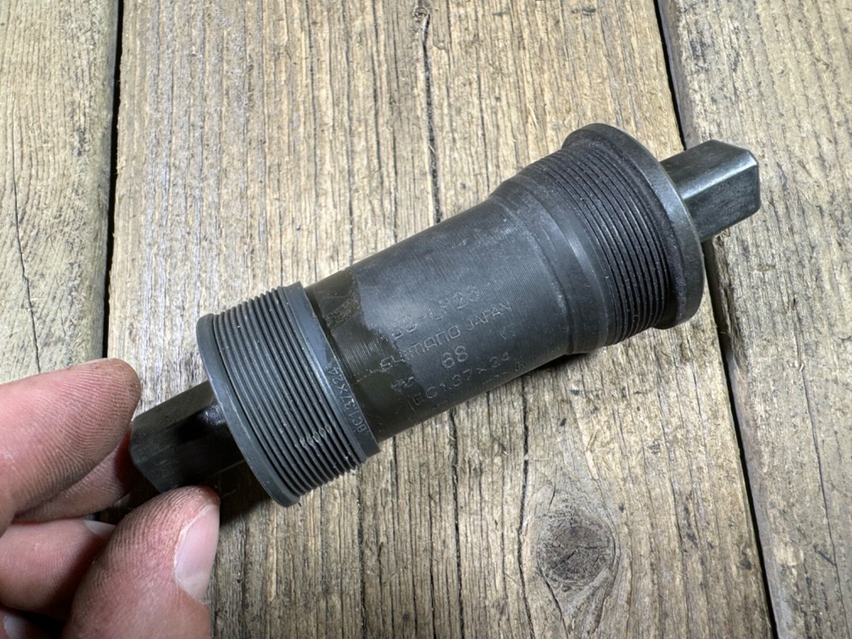 SHIMANO BB-LP26 Crankset Bottom Bracket BB 1.37x24T 68 mm Shell