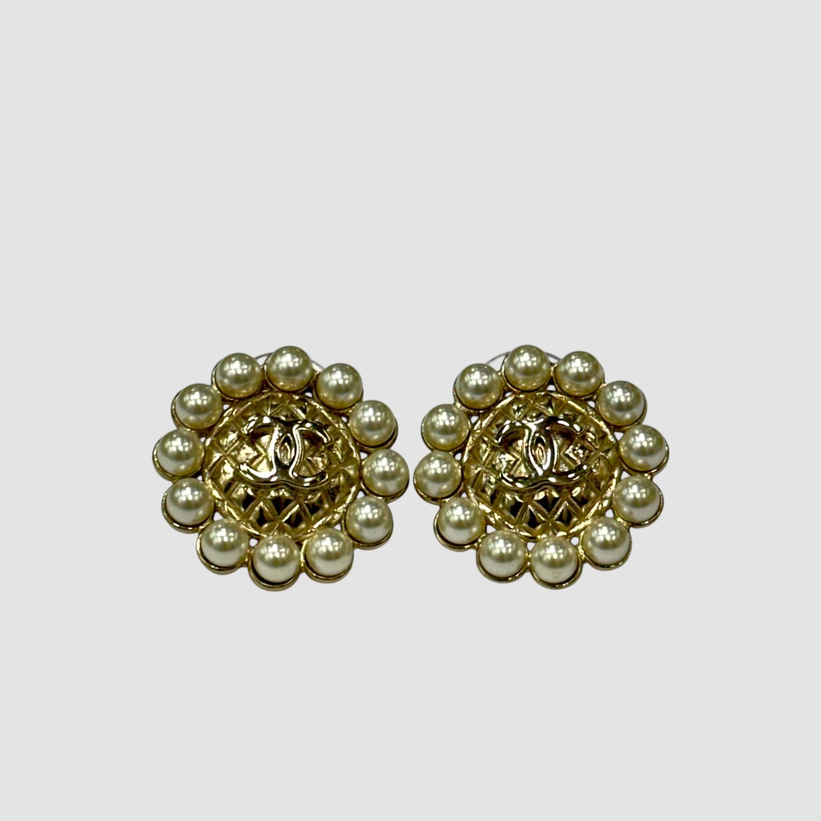 CHANEL Earring with Glass Pearl Details 151943673 thumbnail 4