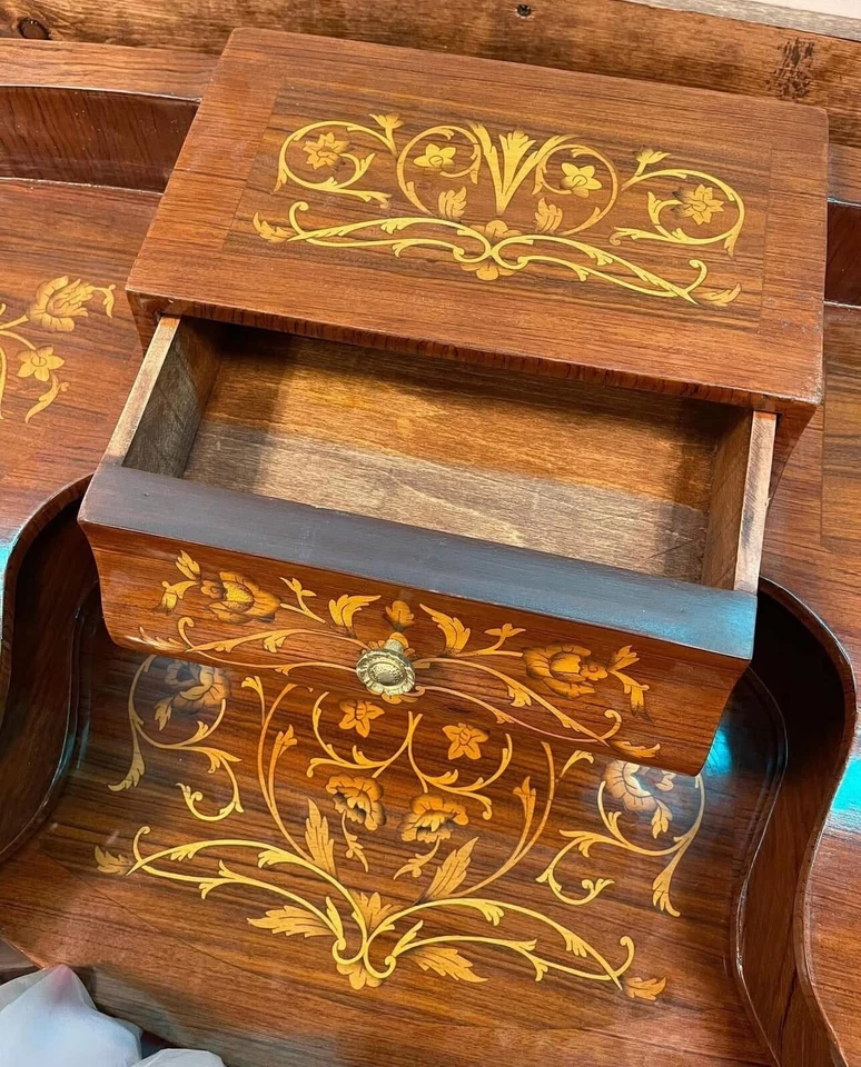 Escritorio antiguo francés estilo Luis XV incrustación de marquetería pequeño Demilune Foto 3 de 4