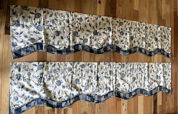 "Lote 2 cenefas WAVERLY Williamsburg florales/rayas porcelana azul 78"" x 17""" Foto 2 de 4