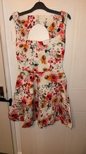Ladies size 8 White floral Summer boohoo dress - Perfect For A Holiday