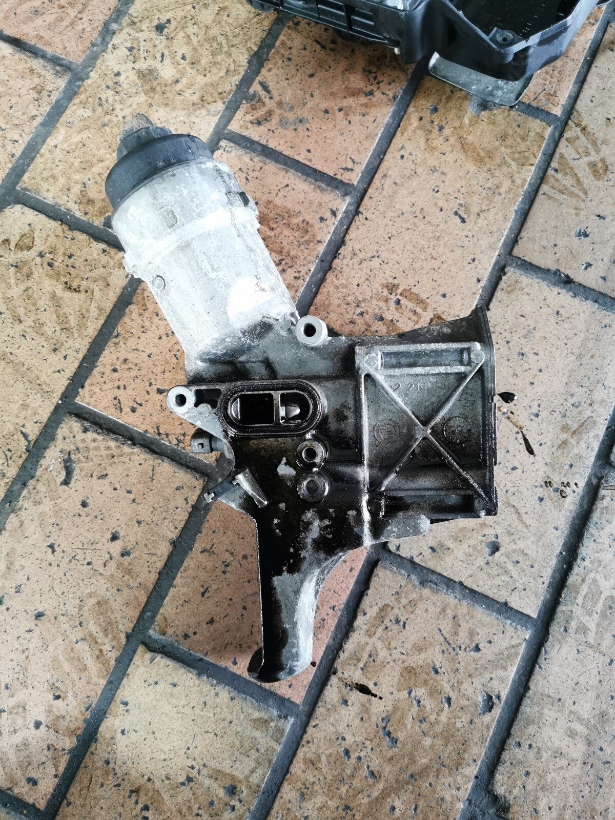 BMW E46 320d Ölfilter Gehäuse 2246981 online kaufen | eBay