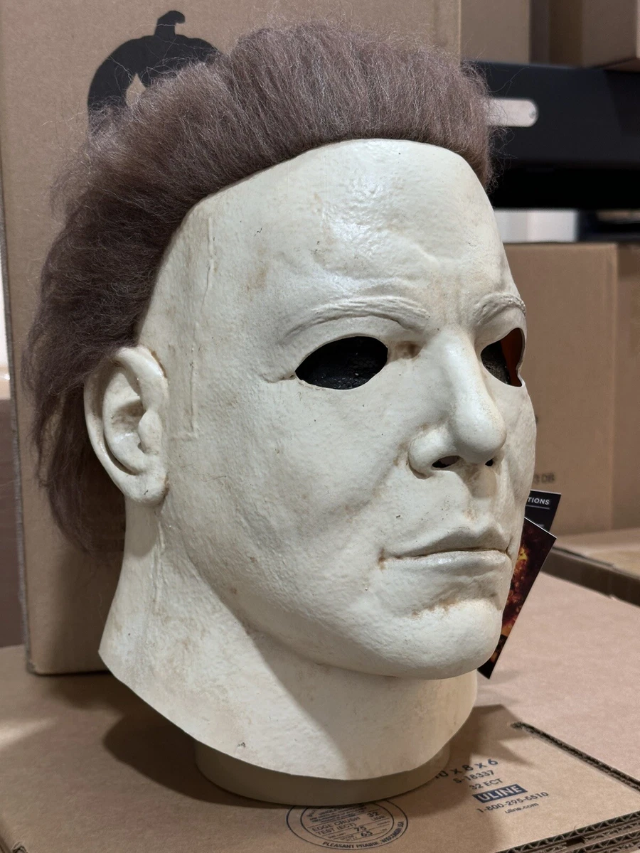 Trick Or Treat Studios Halloween Rob Zombie Michael Myers Cracked Mask |  Máscaras de película de terror, Blanco