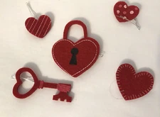 Longaberger 5 pieces Valentine Hearts Felt Tie Ons Key to Heart New NO Basket