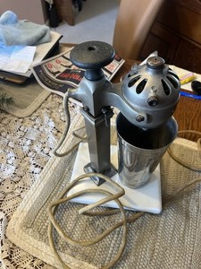 Hamilton Beach Vintage Malt Milkshake Machine Blender circa 1940 Runs Soda Shop