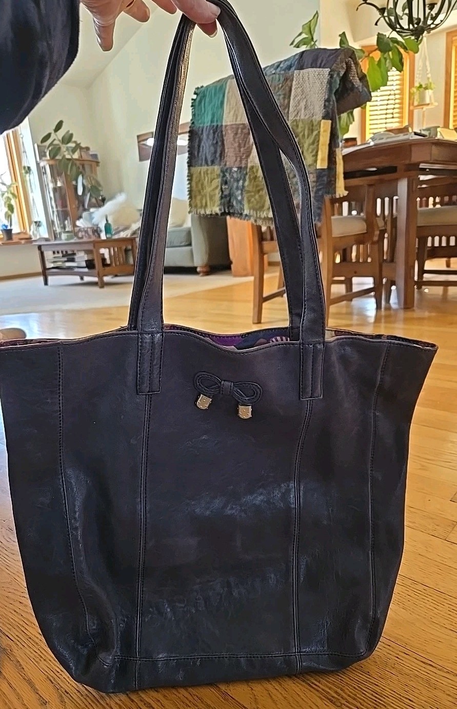 Vintage Chloe Blue Leather Tote Bag with Print Lining & Magnetic Closure-image
