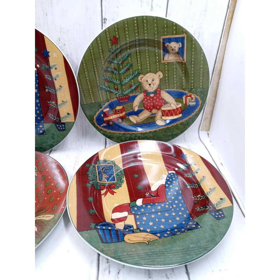 Holiday Cheer 4 platos de postre de Navidad Sakura Warren Kimble Bear Santa Rooster Foto 3 de 4