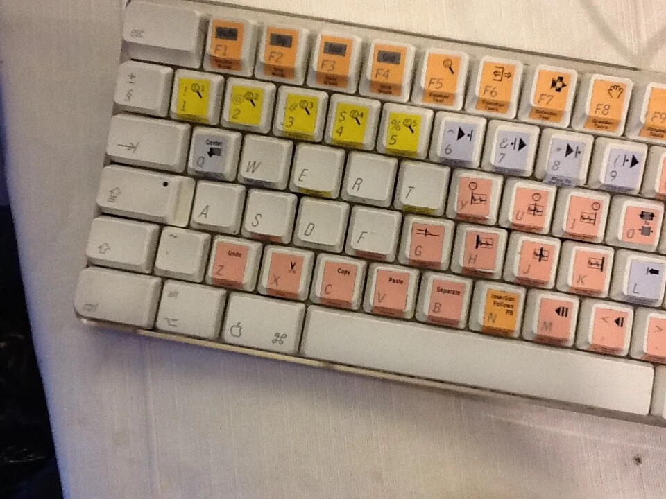 Genuine Apple USB Wired Keyboard Model No: A1048 -UK Layout -  Clear / White - Image 2 of 4