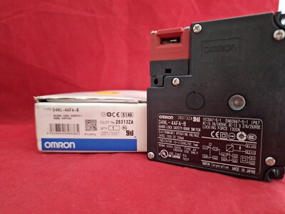 OMRON D4NL-4AFA-B GUARD LOCK SICHERHEITSSCHALTER NEU