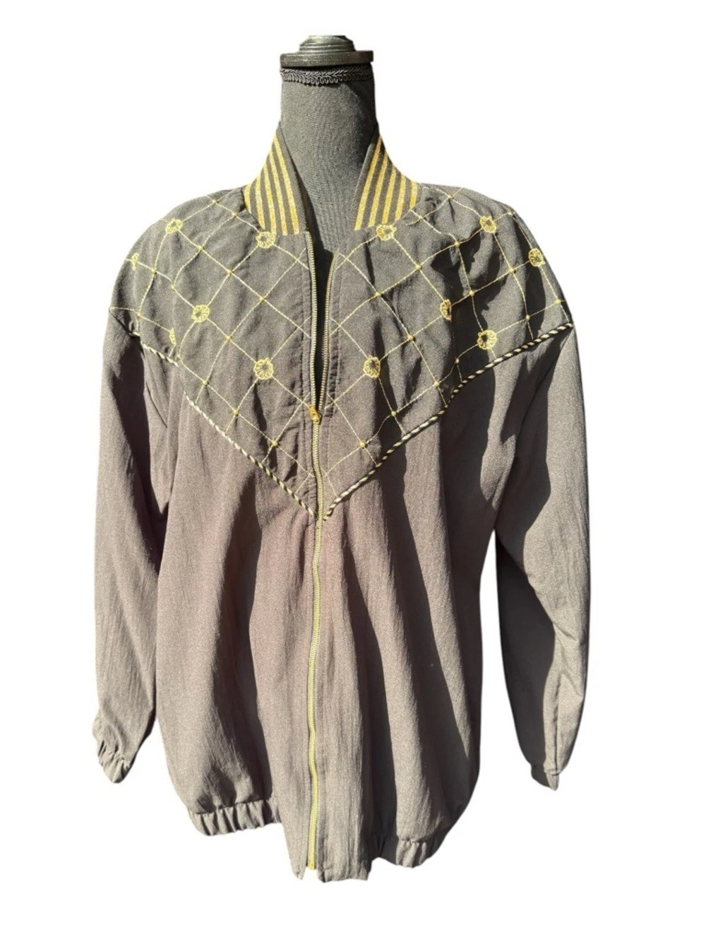 Vintage Windbreaker Black and Gold Size Large