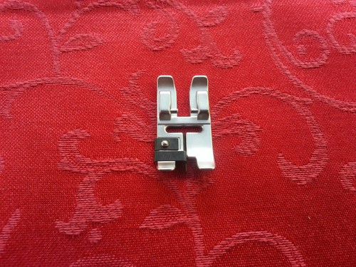 Stitch In The Ditch Foot Feet Pfaff 1000- 7560 with IDT "Quality Made In Japan" - Picture 2 of 3