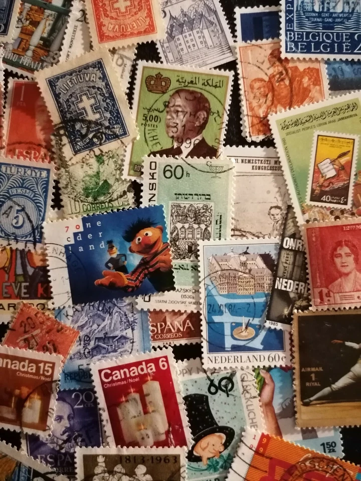 500 World Wide postage stamps.  Randomly selected World post stamps. Timbres. - Image 2 of 4