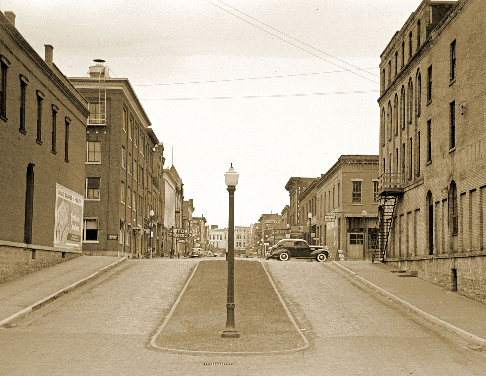 1939 Street Scene, La Crosse, Wisconsin Vintage Old Photo 8.5