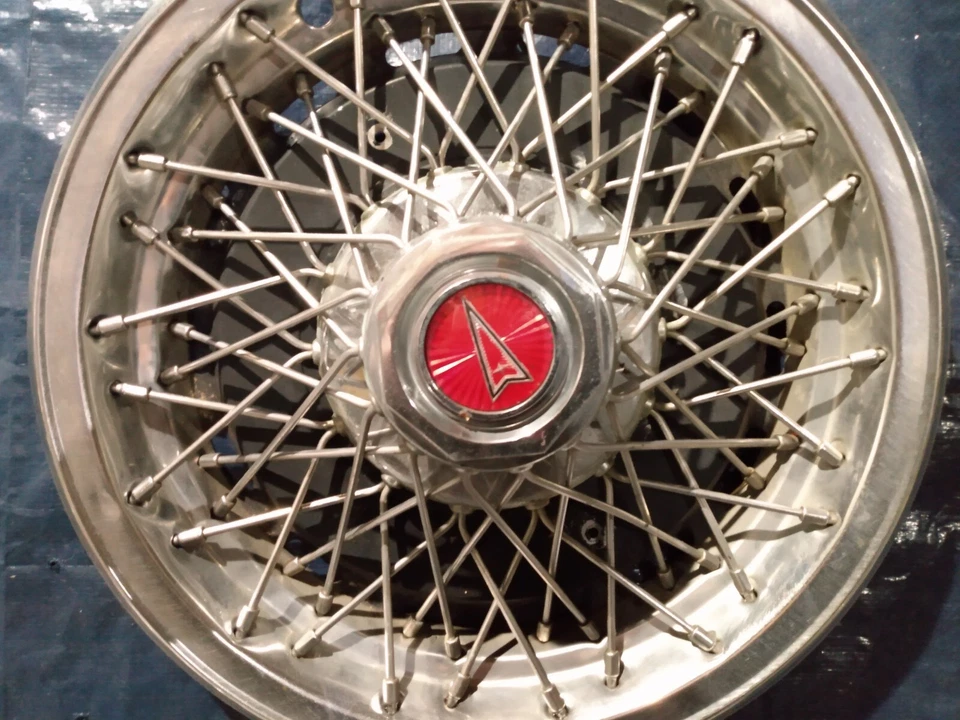 Pontiac Bonneville Firebird 1980 1981 1982 radios de cable tapacubos cubierta de rueda de 15” Foto 3 de 4