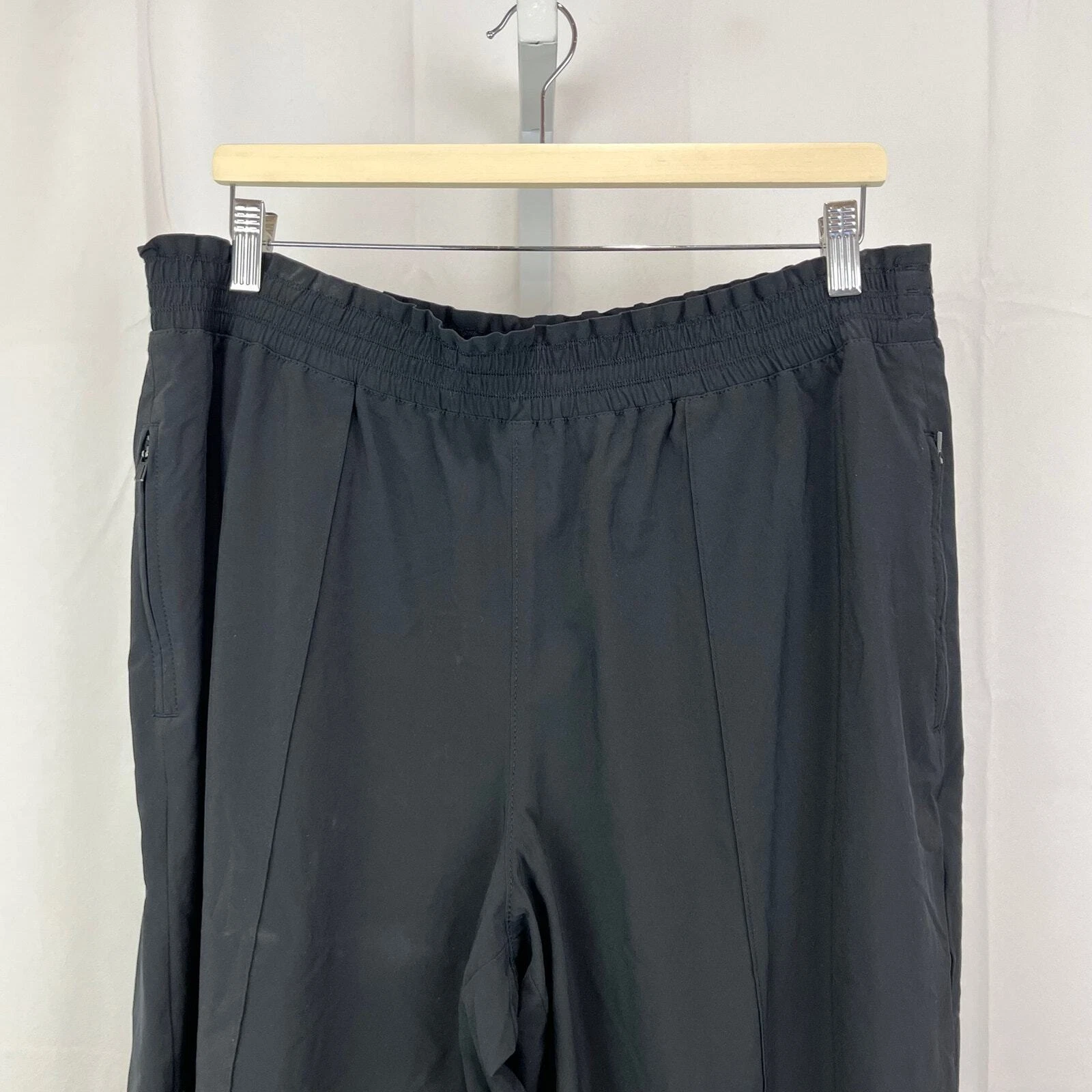 athleta savannah bermuda capri pull on lightweight shorts