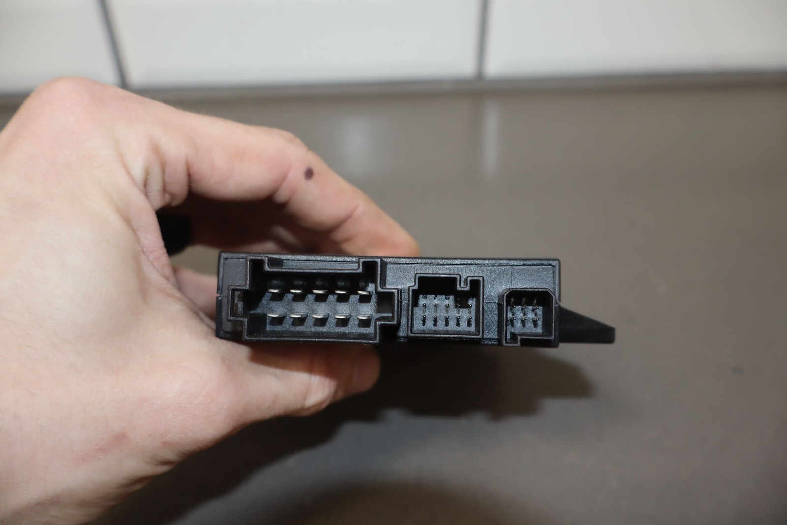 2007 Maybach 57 W240 Bus Node Roof Control Module A2408201885