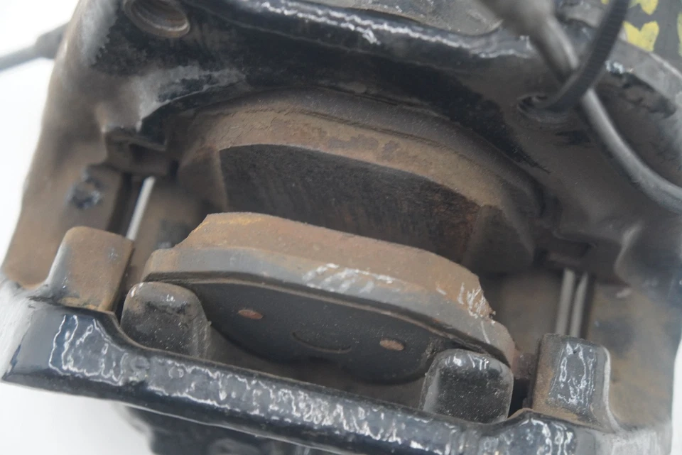 Pinza de freno trasera derecha y soporte negro 34216870632 OEM BMW i8 2014-20 Foto 4 de 4