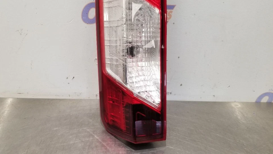 16 FORD TRANSIT 250 LUZ TRASERA LUZ TRASERA CONDUCTOR IZQUIERDO Foto 4 de 4