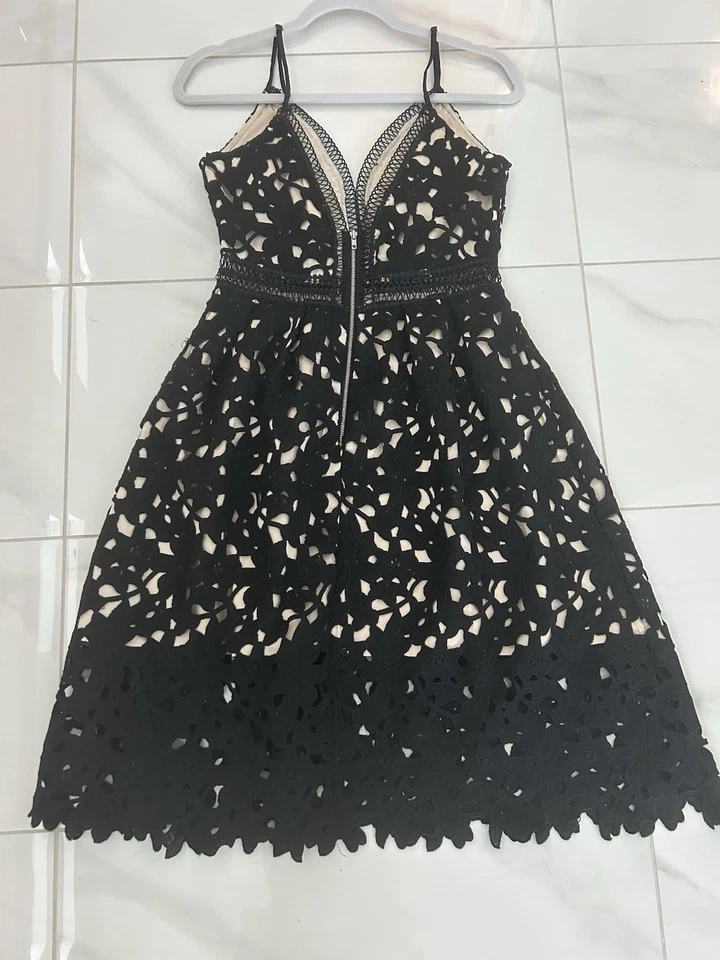 Vestido de cóctel Aqua negro encaje nude ilusión mediano Foto 3 de 4