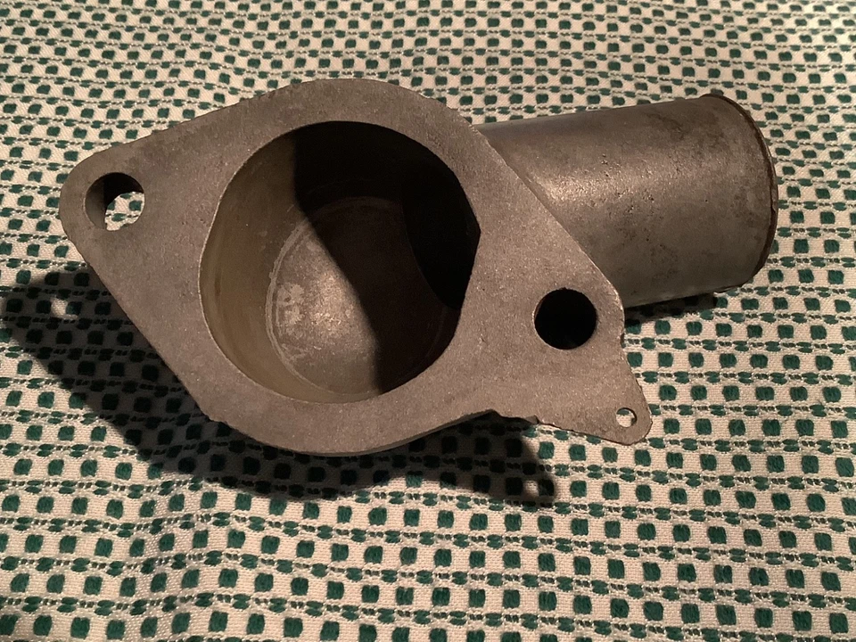 Carcasa de 1 termostato #3877660 OEM Chevrolet, Camaro, Chevelle, Nova 1966-1973 Foto 4 de 4