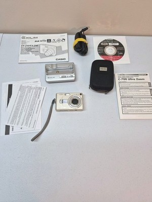 Casio Exilim EX-Z40 Digital Camera 4MP 2'' Display 3x Optical Zoom Compact