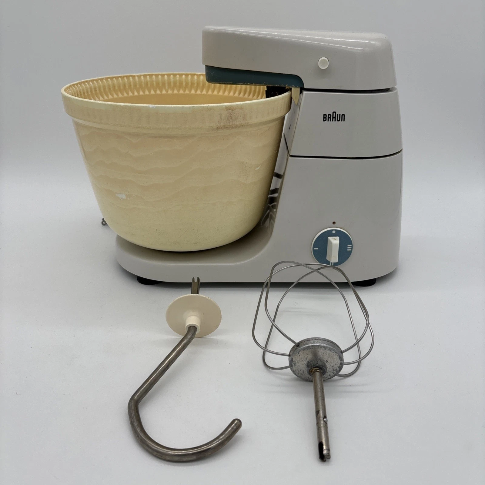 Vintage Braun KM 31 Countertop Stand Mixer w/ Bowl, Whisk & Dough Hook Tested
Opens in a new window