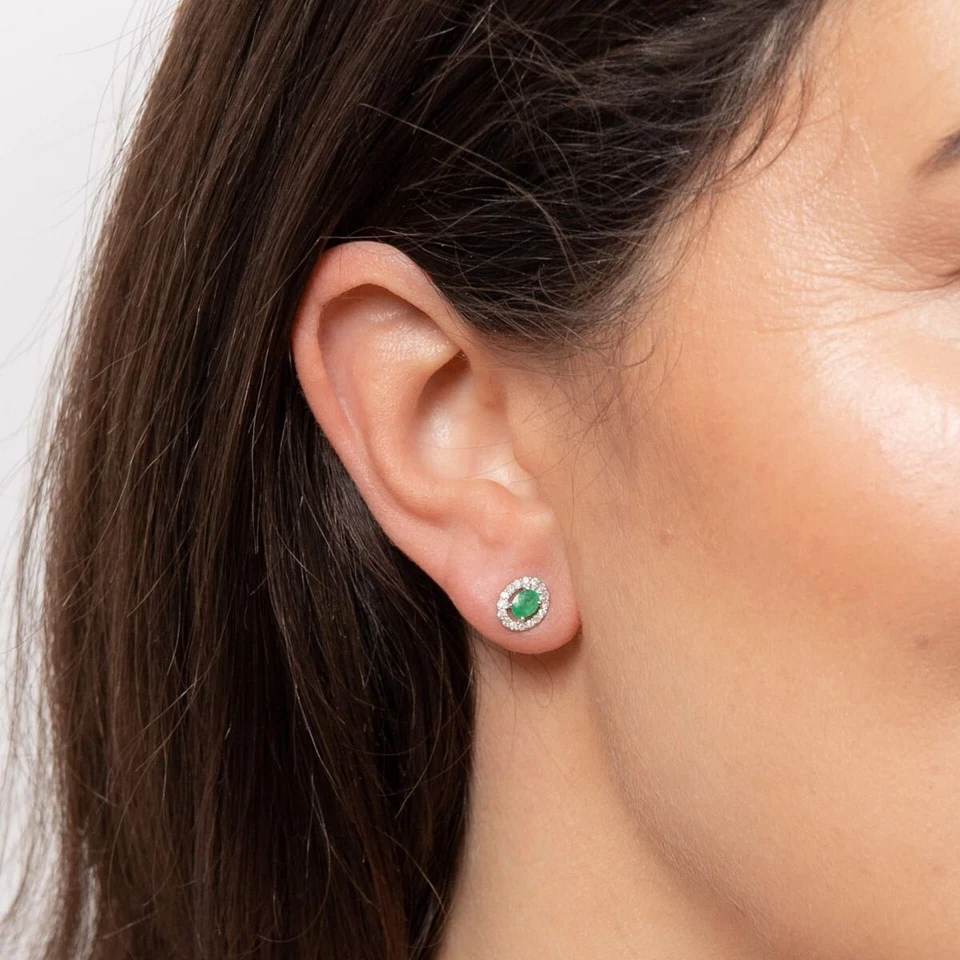 Orecchini In Smeraldo Naturale Con Cluster Di Diamanti In Oro Bianco 9ct - Immagine 4 di 4