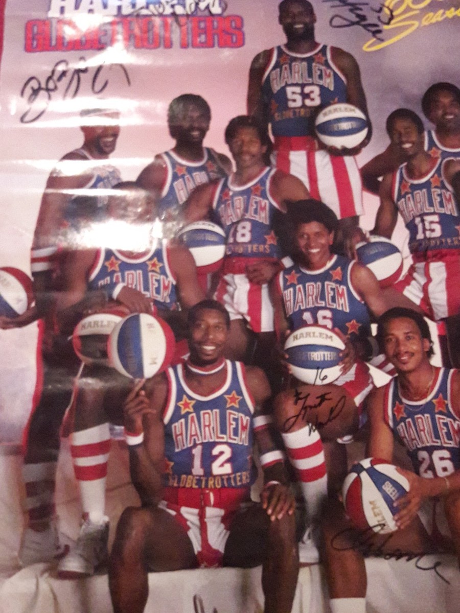1986 HARLEM GLOBETROTTERS 60TH SEASON MULTIPLE SIGNATURES