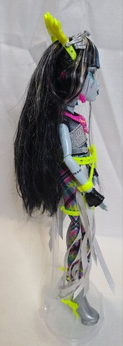 Monster High Monster Fest Frankie - Picture 4 of 6