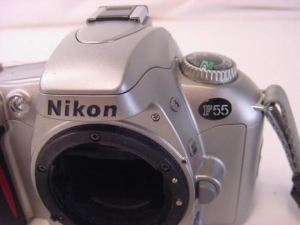 CUERPO DE CÁMARA DE PELÍCULA NIKON F55 SLR  Foto 2 de 3